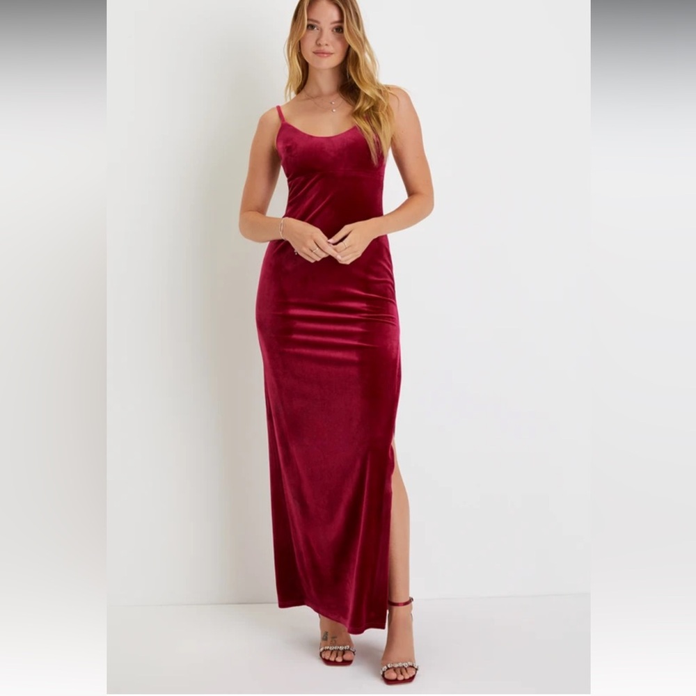 Lulus Sweet Luxury Berry Red Velvet Scoop‎ Neck Sleeveless Maxi Dress NWT Size M